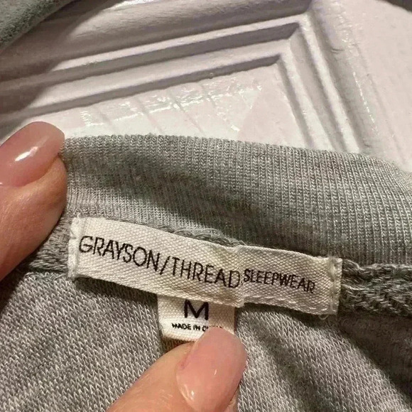 Grayson/Thread Grey Christmas Santa Sweatshirt Medium Cozy Holiday Graphic Funny - Picture 4 of 9